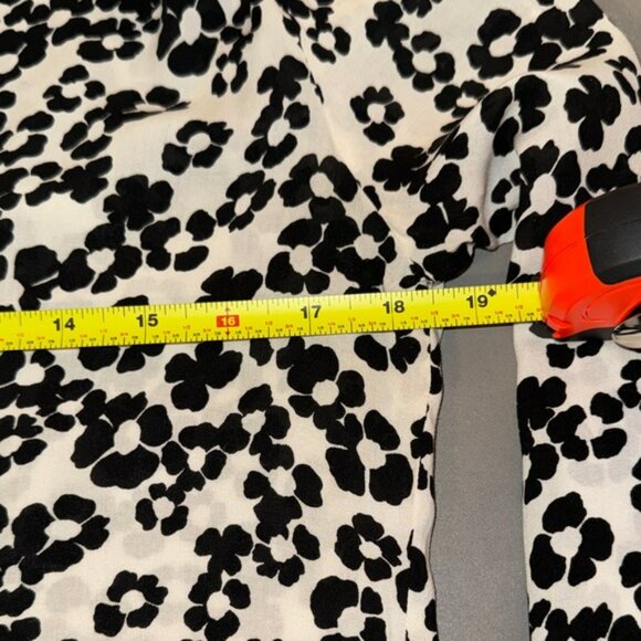 Ann Taylor Loft Black White Floral Henley Shirt Top Petite Small - Picture 7 of 7